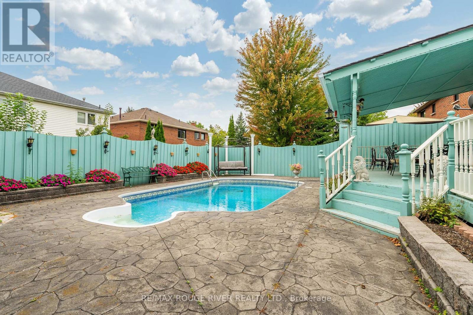 Photo 8 of 1106 Ridge Valley Drive, Oshawa ON