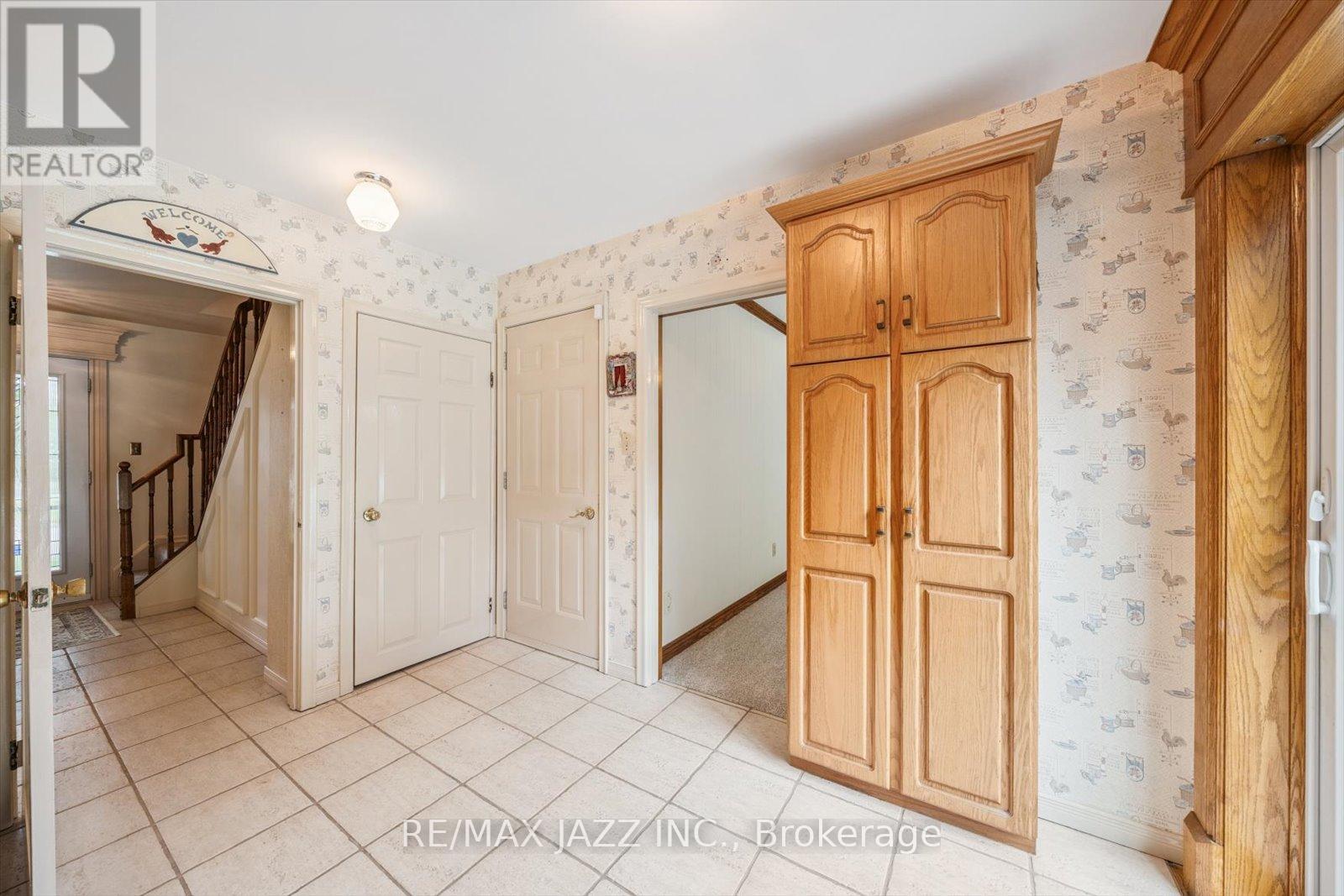 Photo 13 of 973 Orchid Court, Oshawa ON