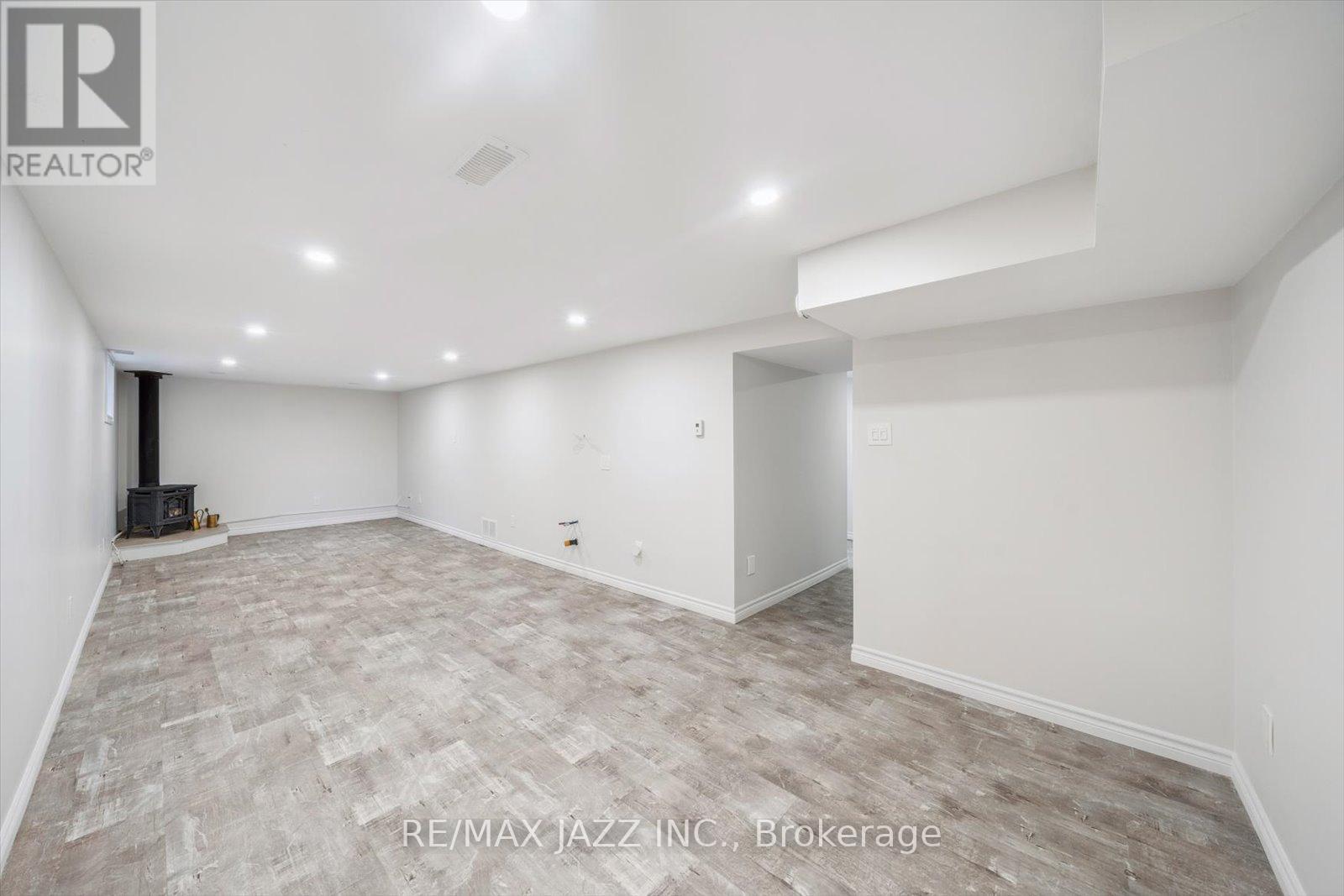 Photo 22 of 973 Orchid Court, Oshawa ON