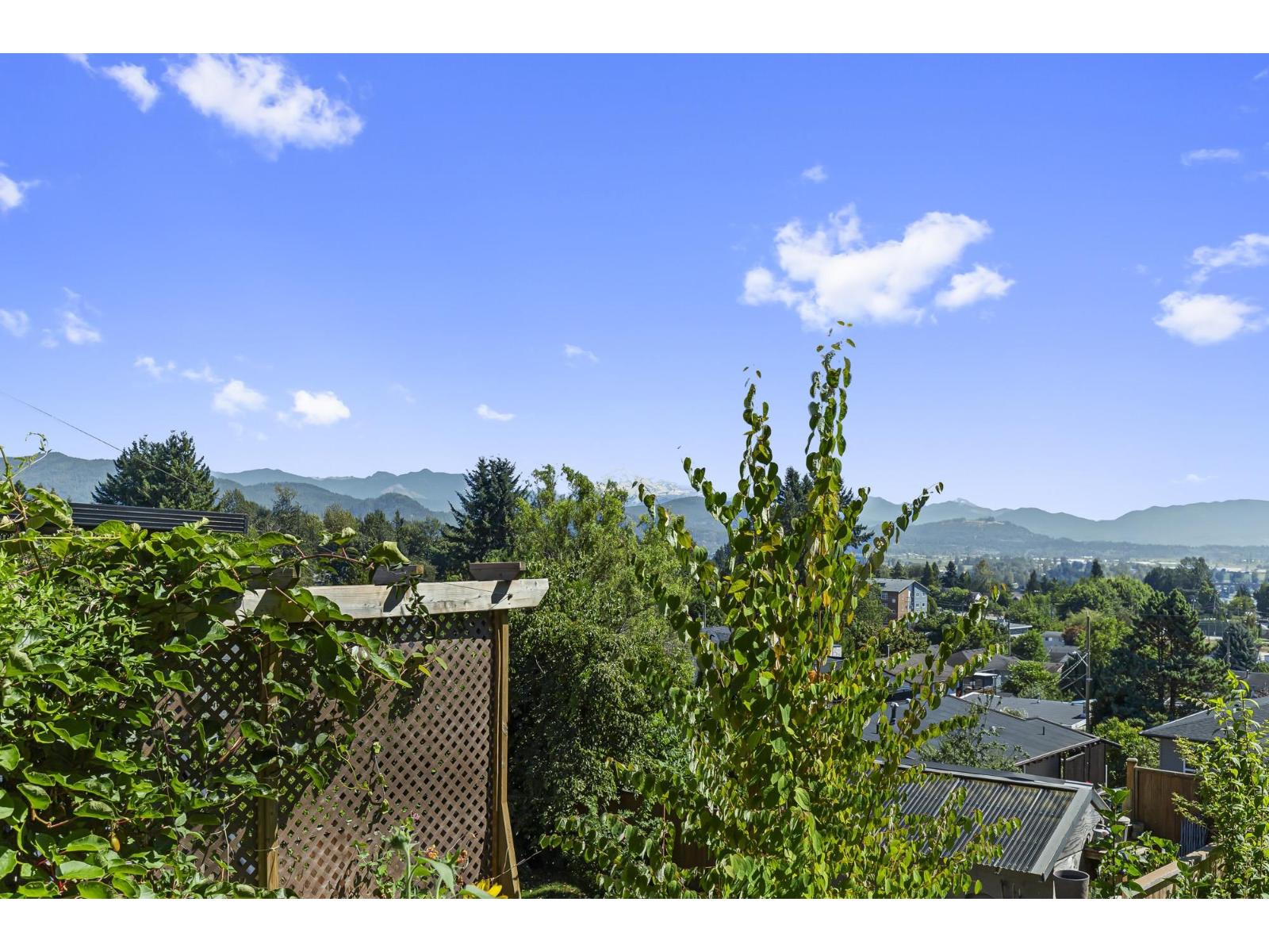 Photo 13 of 32934 12 Th Avenue, Mission BC