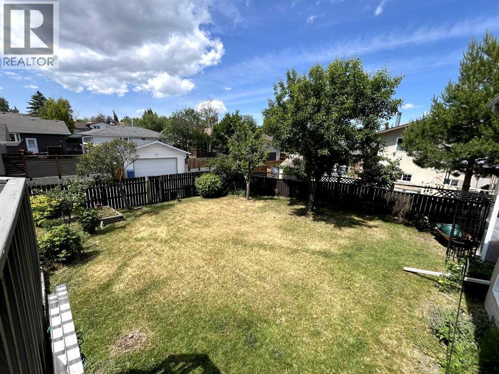 Single Family House Bi-level for Sale in  Rundleview Drive NE Rundle Calgary 
