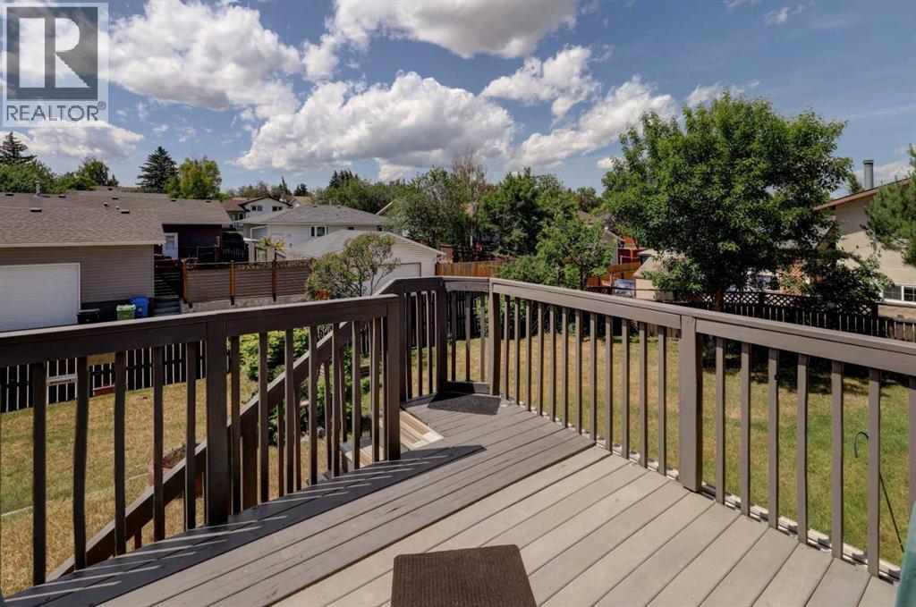 Single Family House Bi-level for Sale in  Rundleview Drive NE Rundle Calgary 