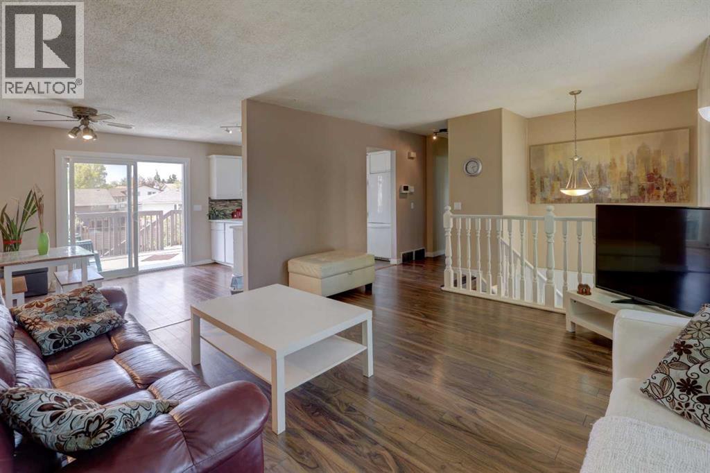 Single Family House Bi-level for Sale in  Rundleview Drive NE Rundle Calgary 