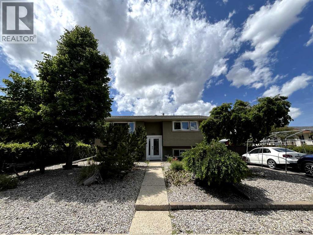 Single Family House Bi-level for Sale in  Rundleview Drive NE Rundle Calgary 