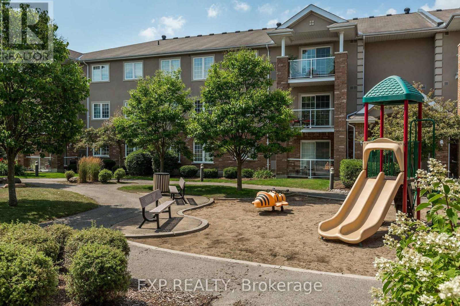 Photo 25 of 18 39 Coulter Street, Barrie ON