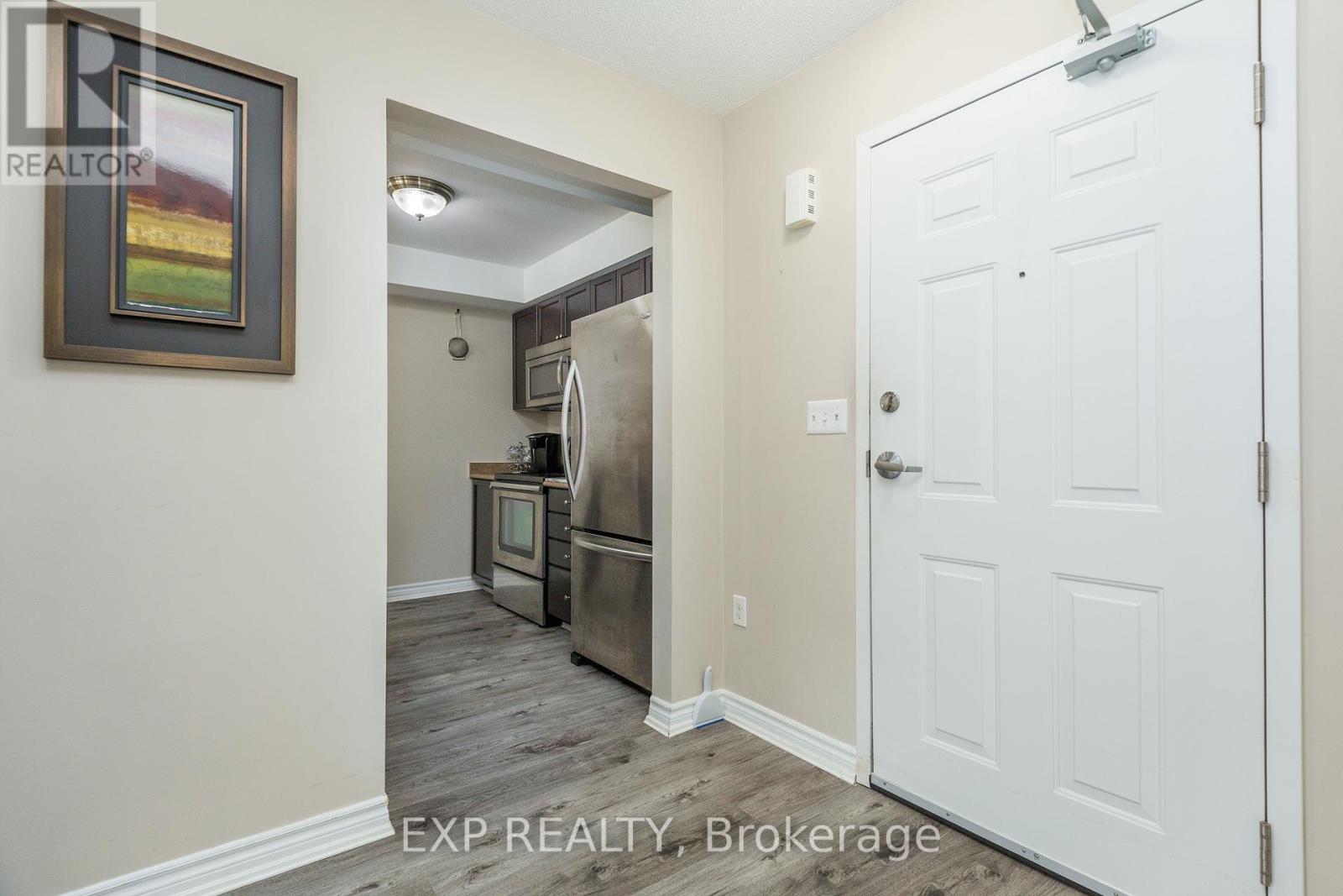 Photo 4 of 18 39 Coulter Street, Barrie ON