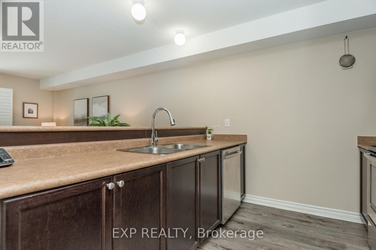 Photo 5 of 18 39 Coulter Street, Barrie ON