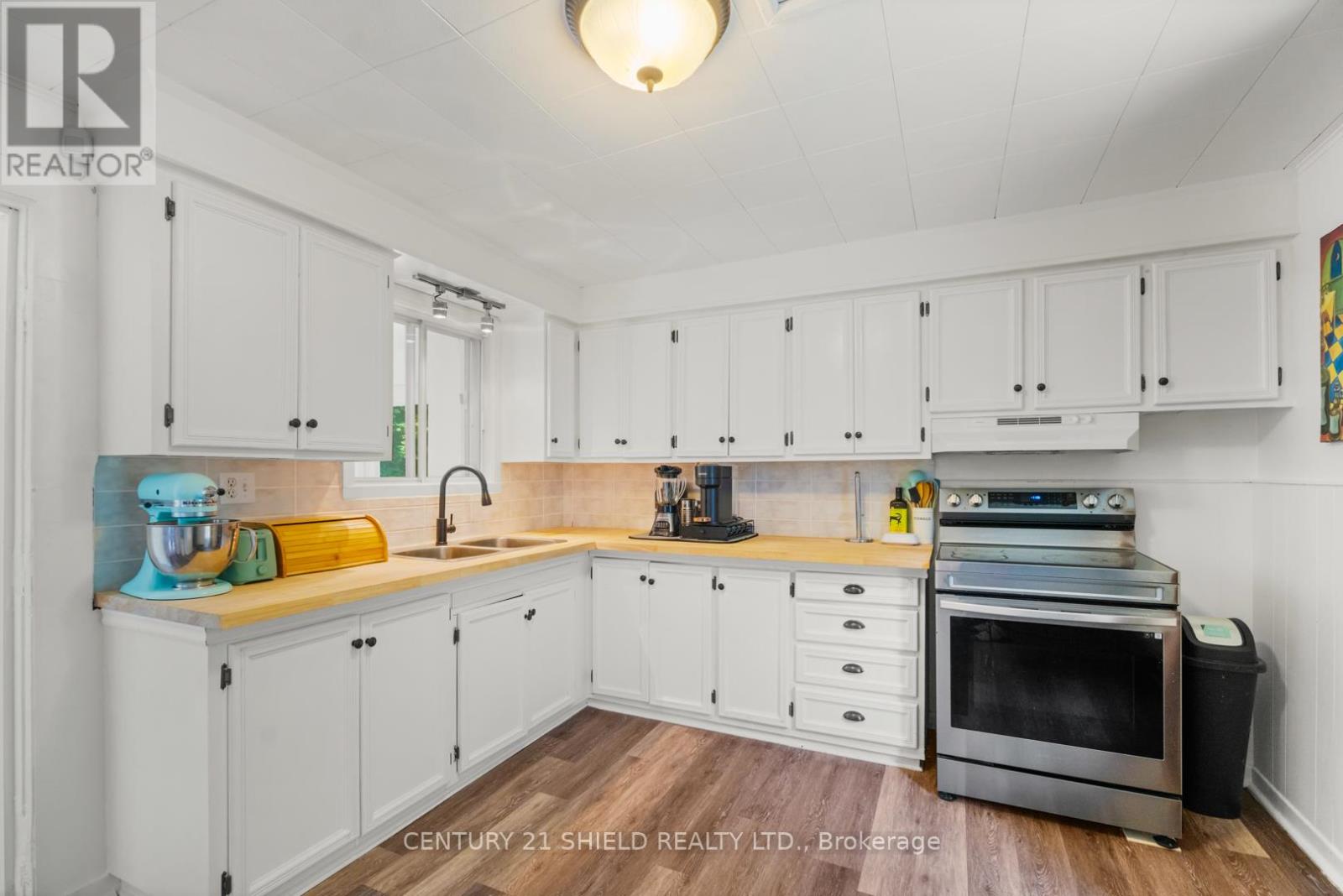 Photo 22 of 415 Water Street E, Cornwall ON