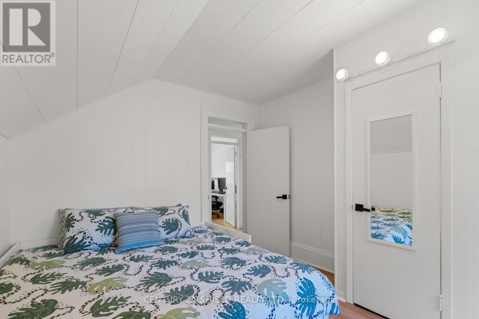 Photo 27 of 415 Water Street E, Cornwall ON