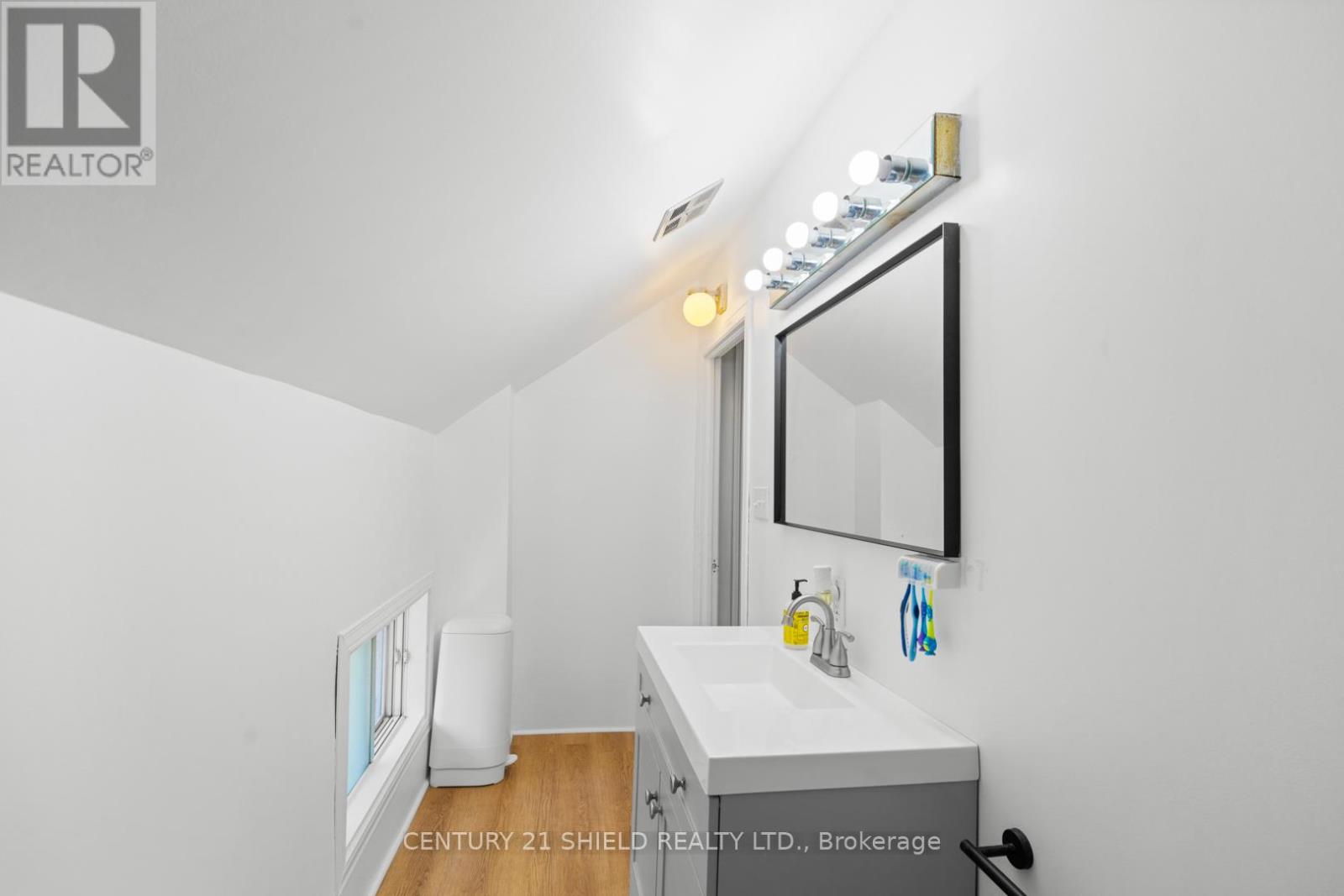 Photo 35 of 415 Water Street E, Cornwall ON