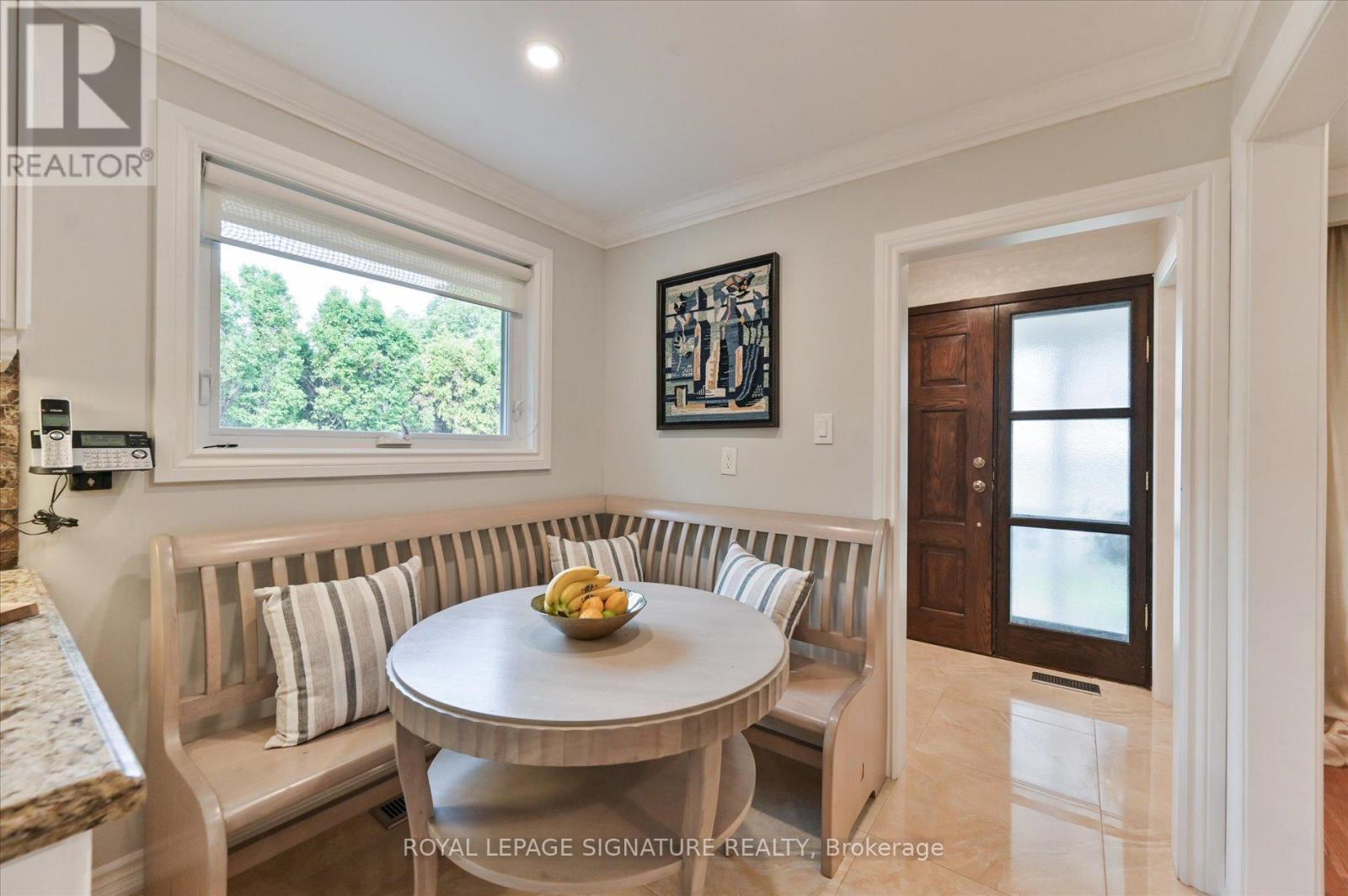 Photo 10 of 113 Carsbrooke Road, Toronto ON