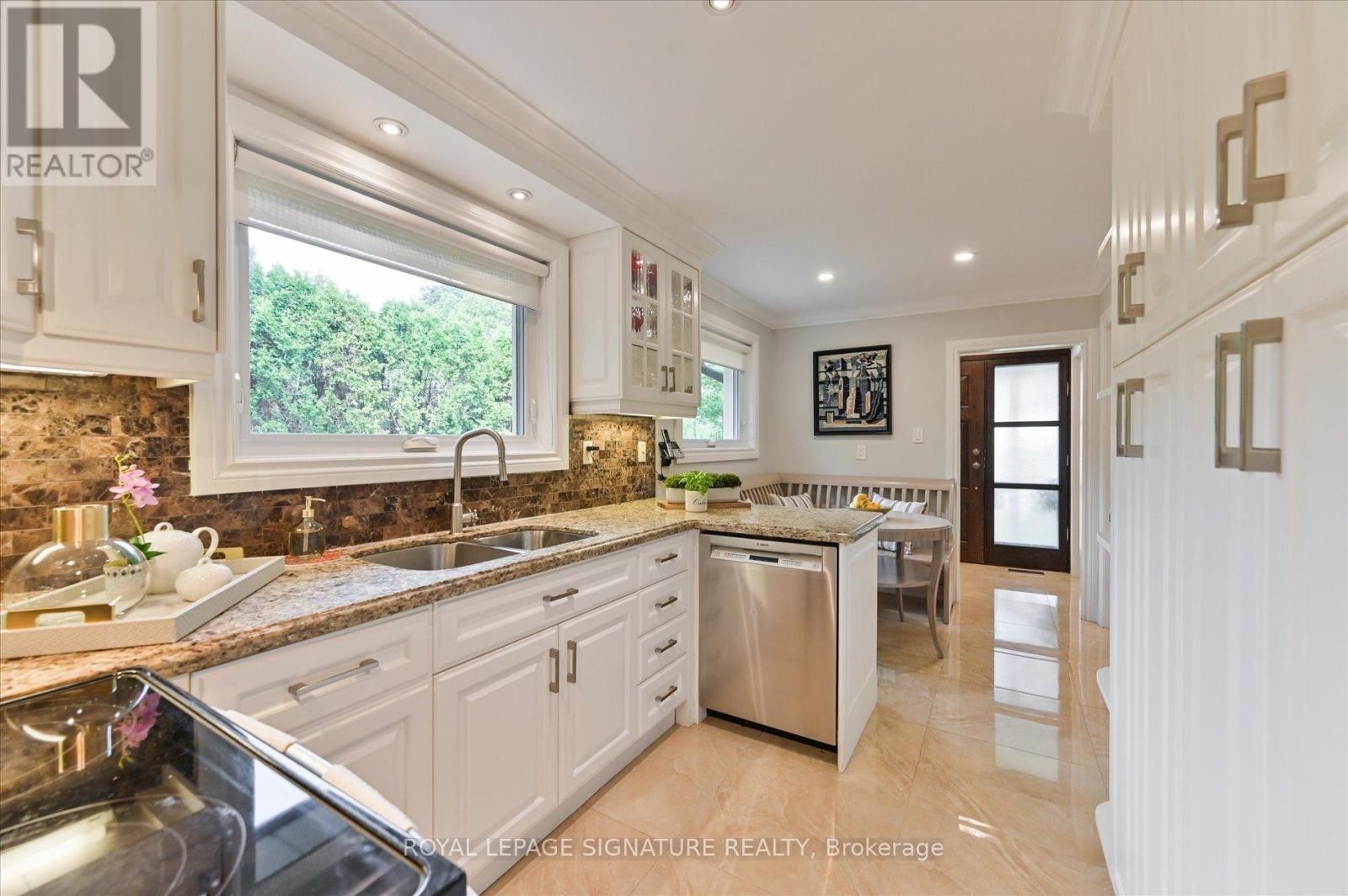 Photo 15 of 113 Carsbrooke Road, Toronto ON