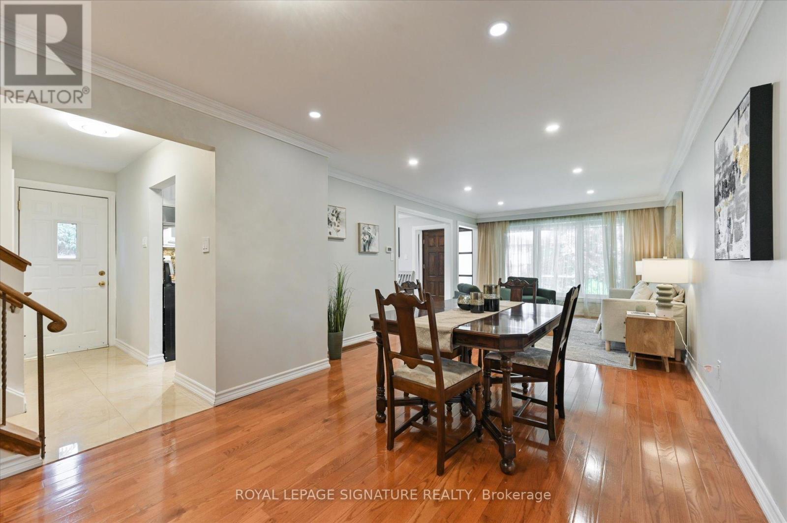 Photo 17 of 113 Carsbrooke Road, Toronto ON