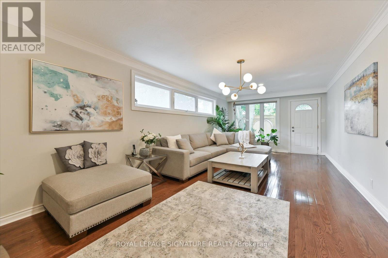 Photo 19 of 113 Carsbrooke Road, Toronto ON