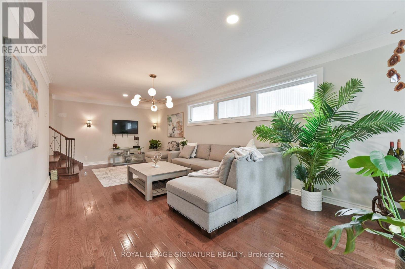 Photo 20 of 113 Carsbrooke Road, Toronto ON