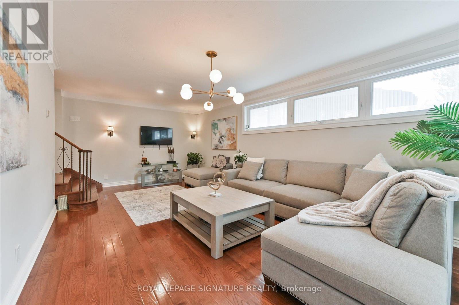 Photo 22 of 113 Carsbrooke Road, Toronto ON