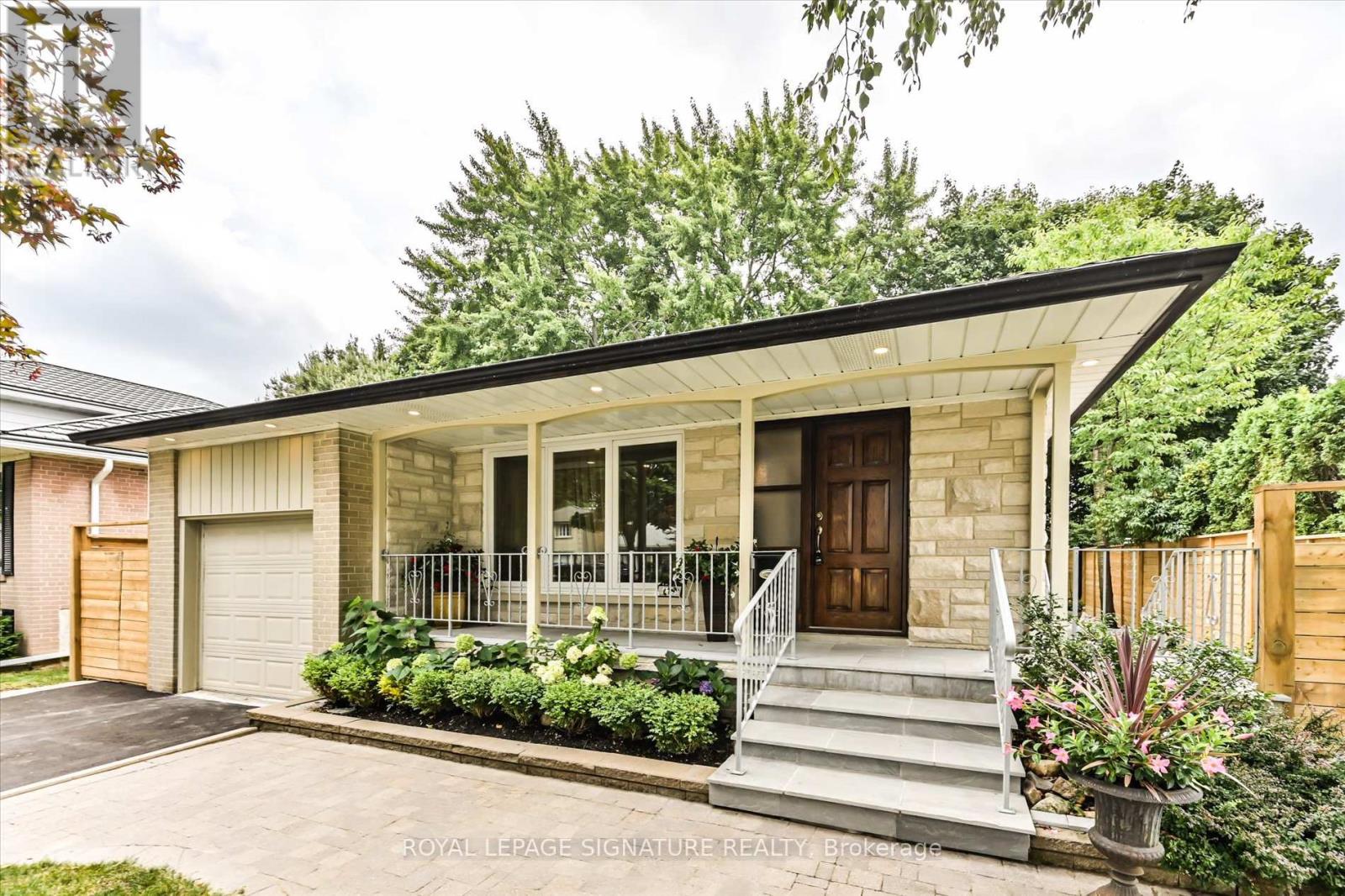 Photo 3 of 113 Carsbrooke Road, Toronto ON