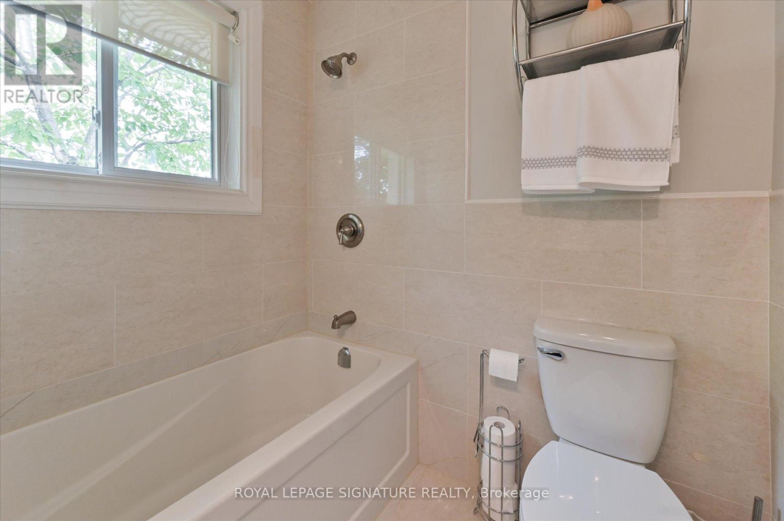 Photo 30 of 113 Carsbrooke Road, Toronto ON