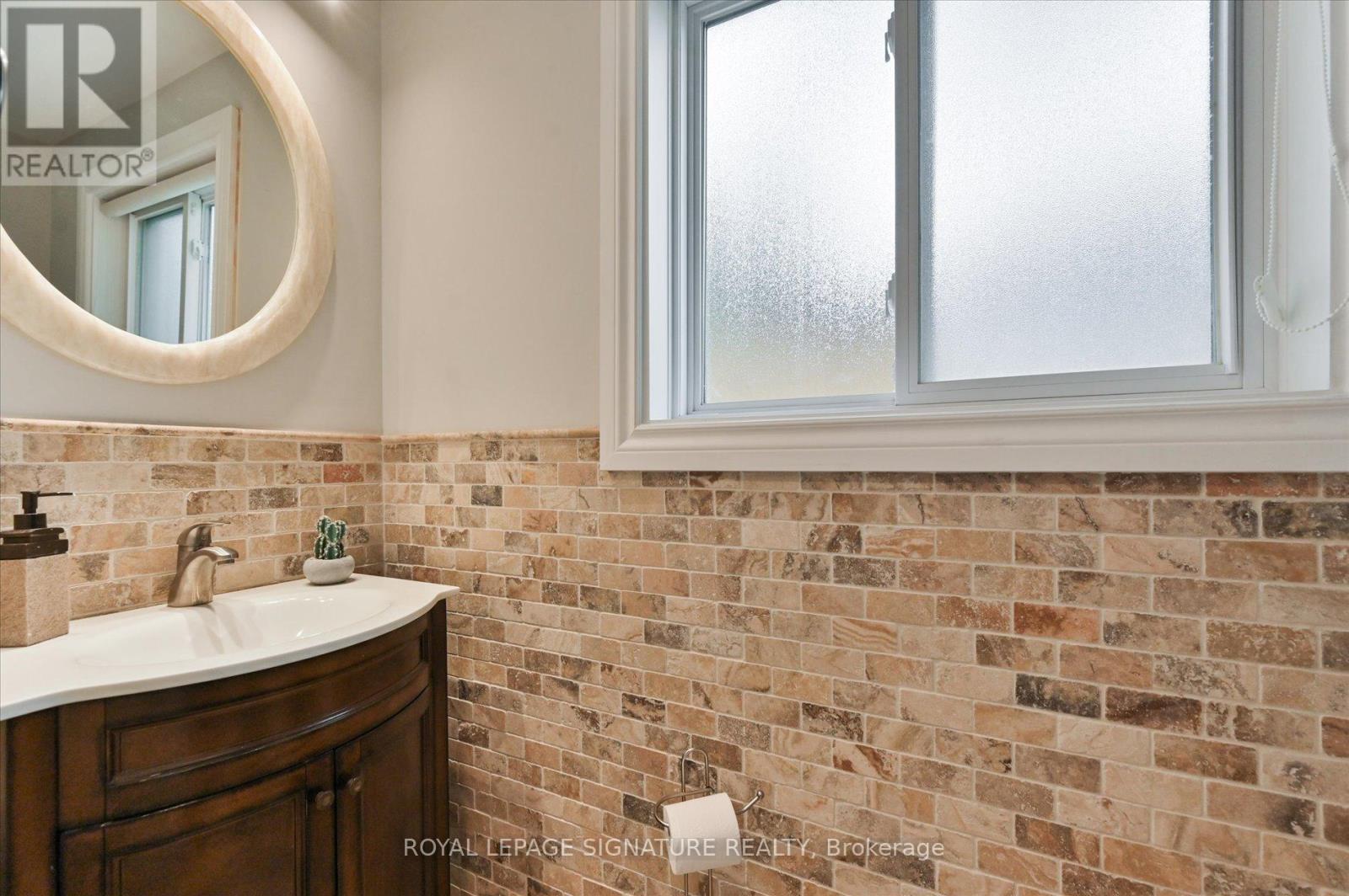 Photo 32 of 113 Carsbrooke Road, Toronto ON