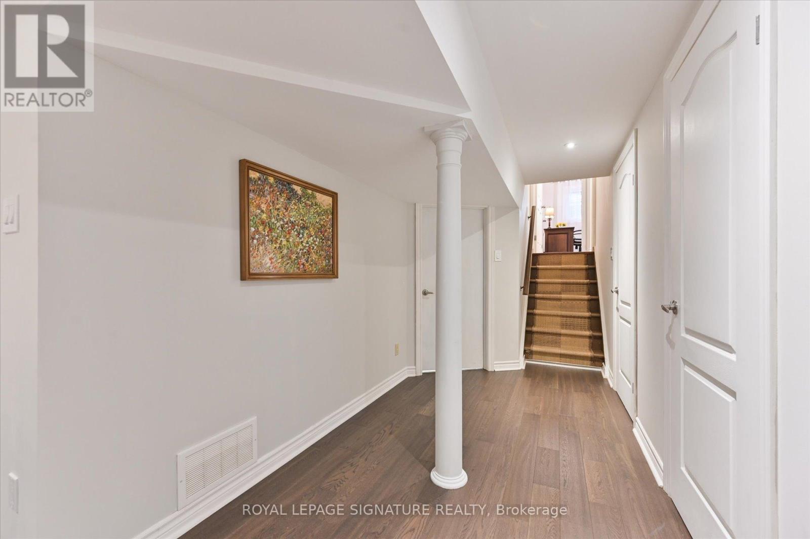Photo 33 of 113 Carsbrooke Road, Toronto ON
