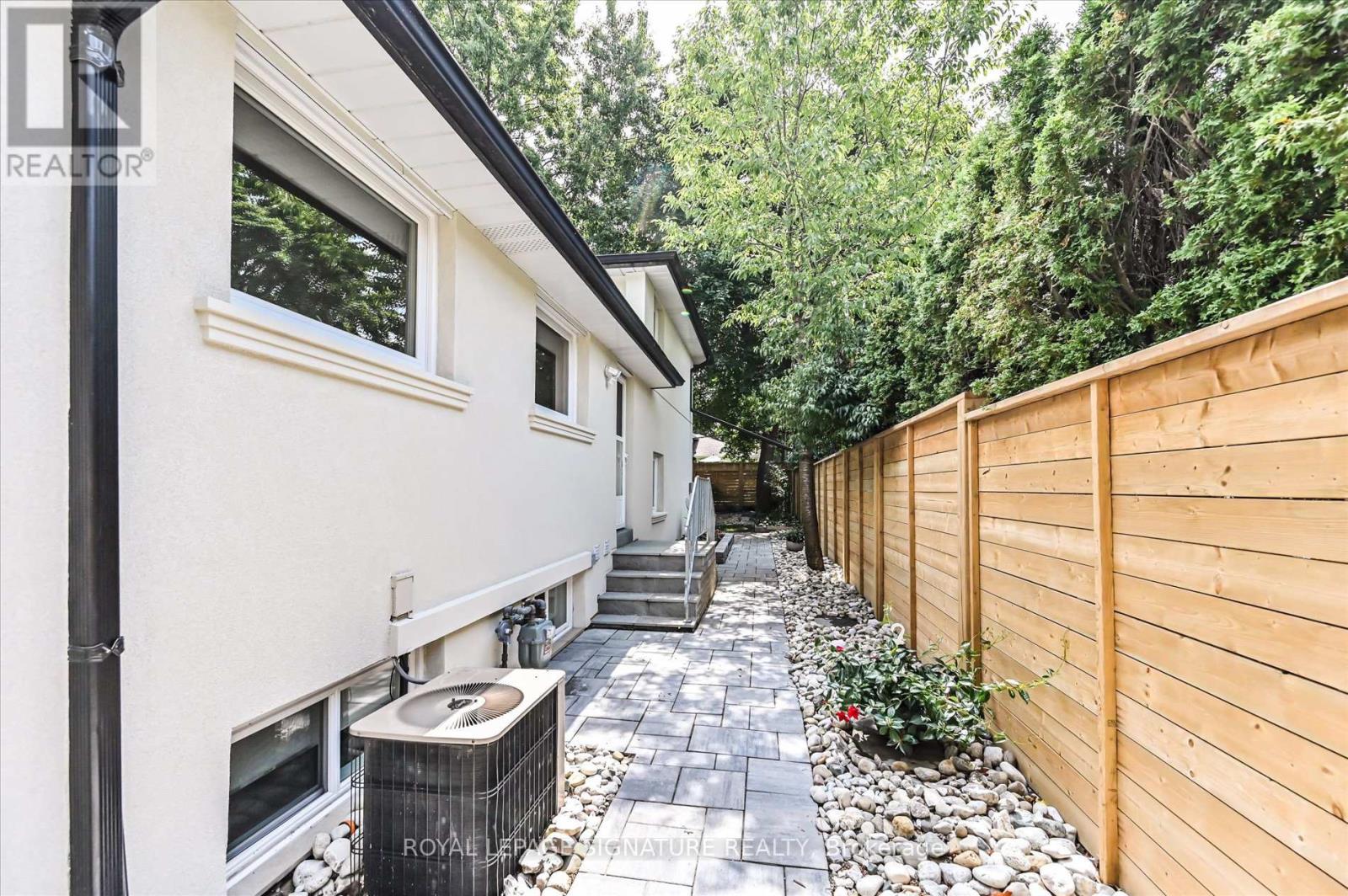 Photo 39 of 113 Carsbrooke Road, Toronto ON