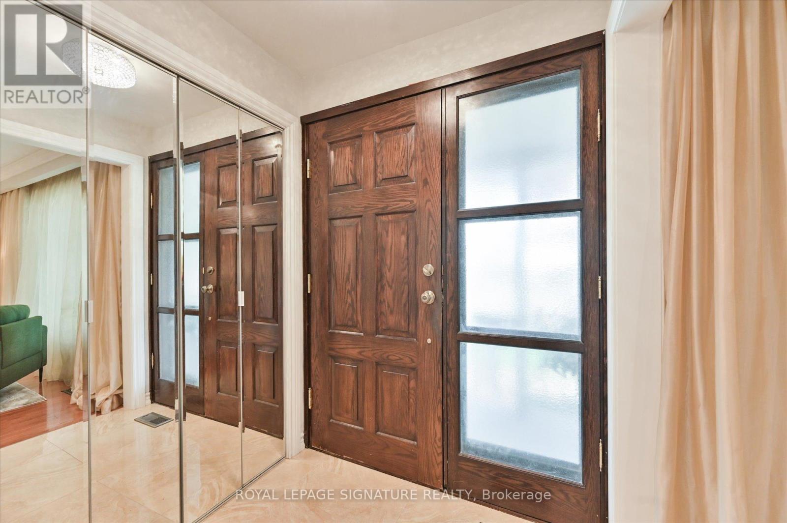 Photo 4 of 113 Carsbrooke Road, Toronto ON