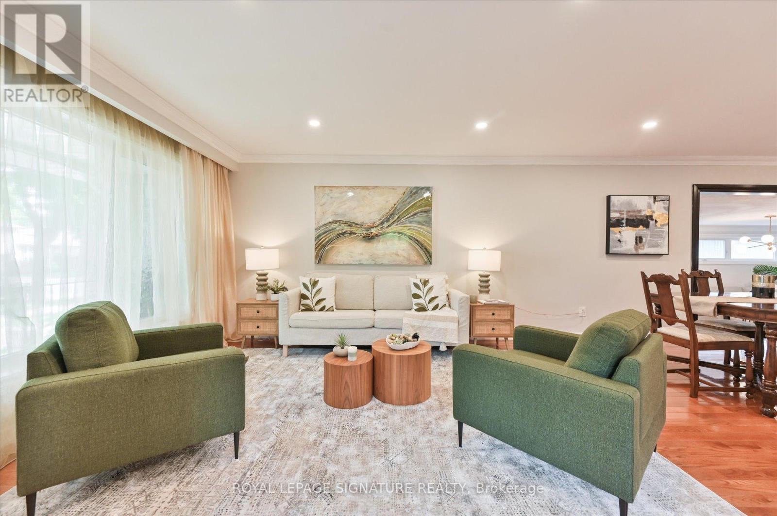 Photo 5 of 113 Carsbrooke Road, Toronto ON