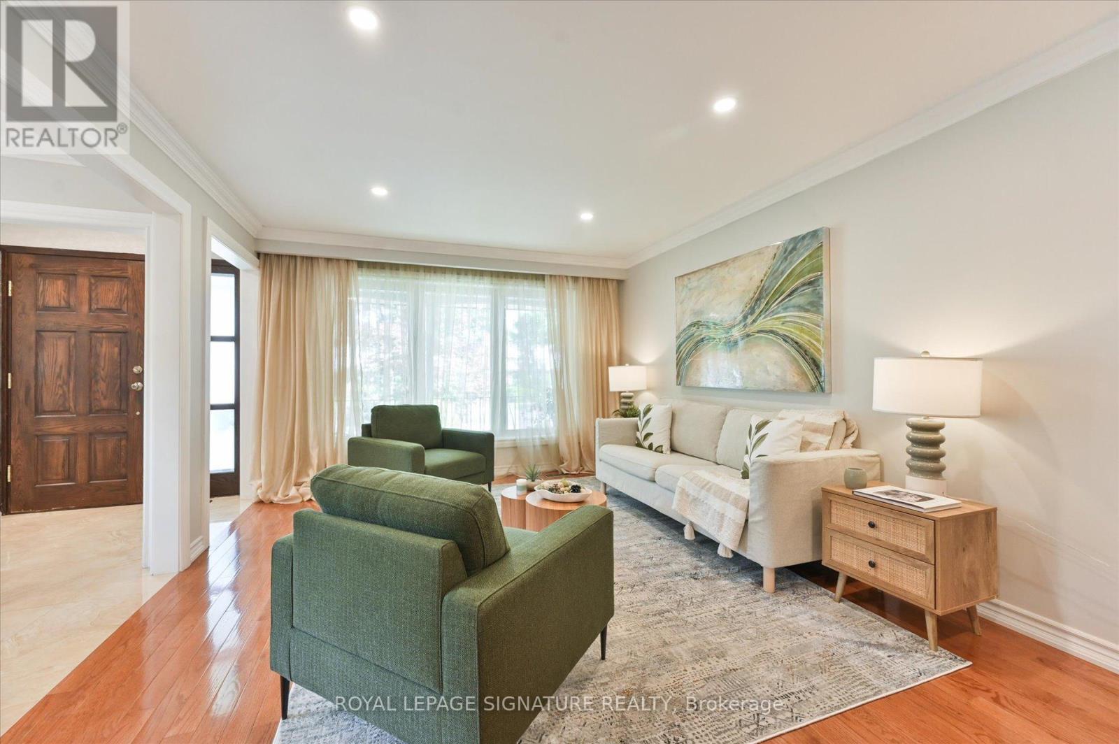 Photo 6 of 113 Carsbrooke Road, Toronto ON