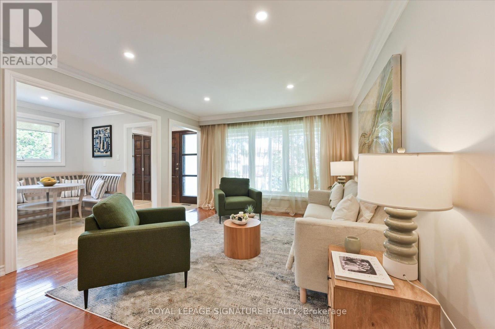 Photo 7 of 113 Carsbrooke Road, Toronto ON