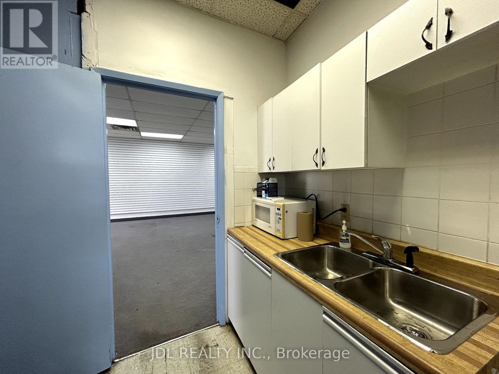 Photo 11 of 7 1291 Matheson Boulevard E, Mississauga ON