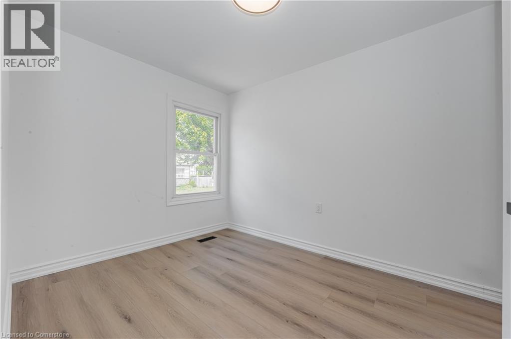 Photo 14 of 38 Parkview Road, St Catharines ON