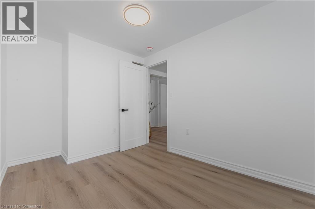 Photo 20 of 38 Parkview Road, St Catharines ON