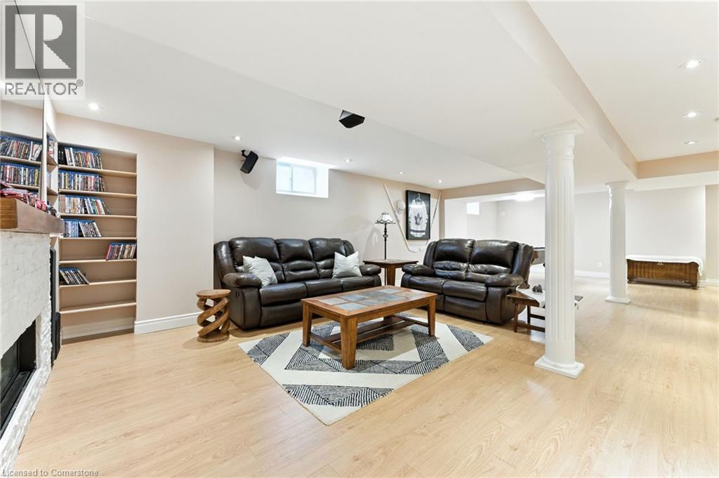 Photo 13 of 2465 Whistling Springs Crescent, Oakville ON