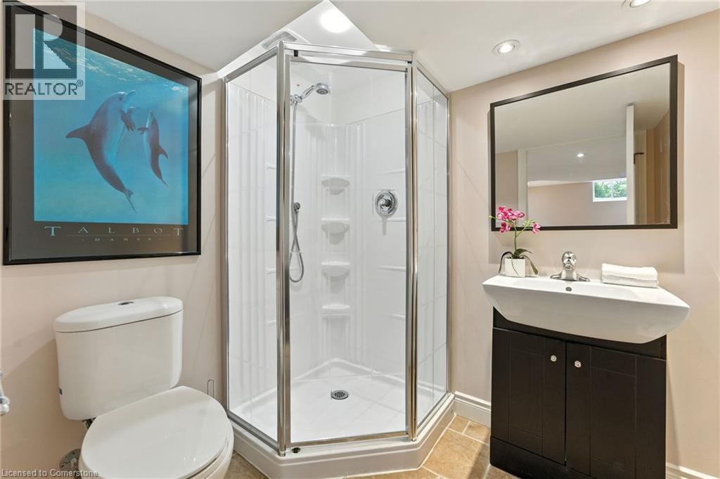 Photo 4 of 2465 Whistling Springs Crescent, Oakville ON