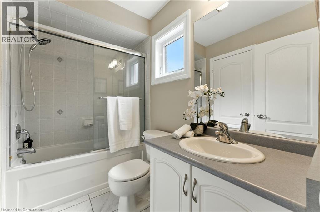 Photo 19 of 2465 Whistling Springs Crescent, Oakville ON