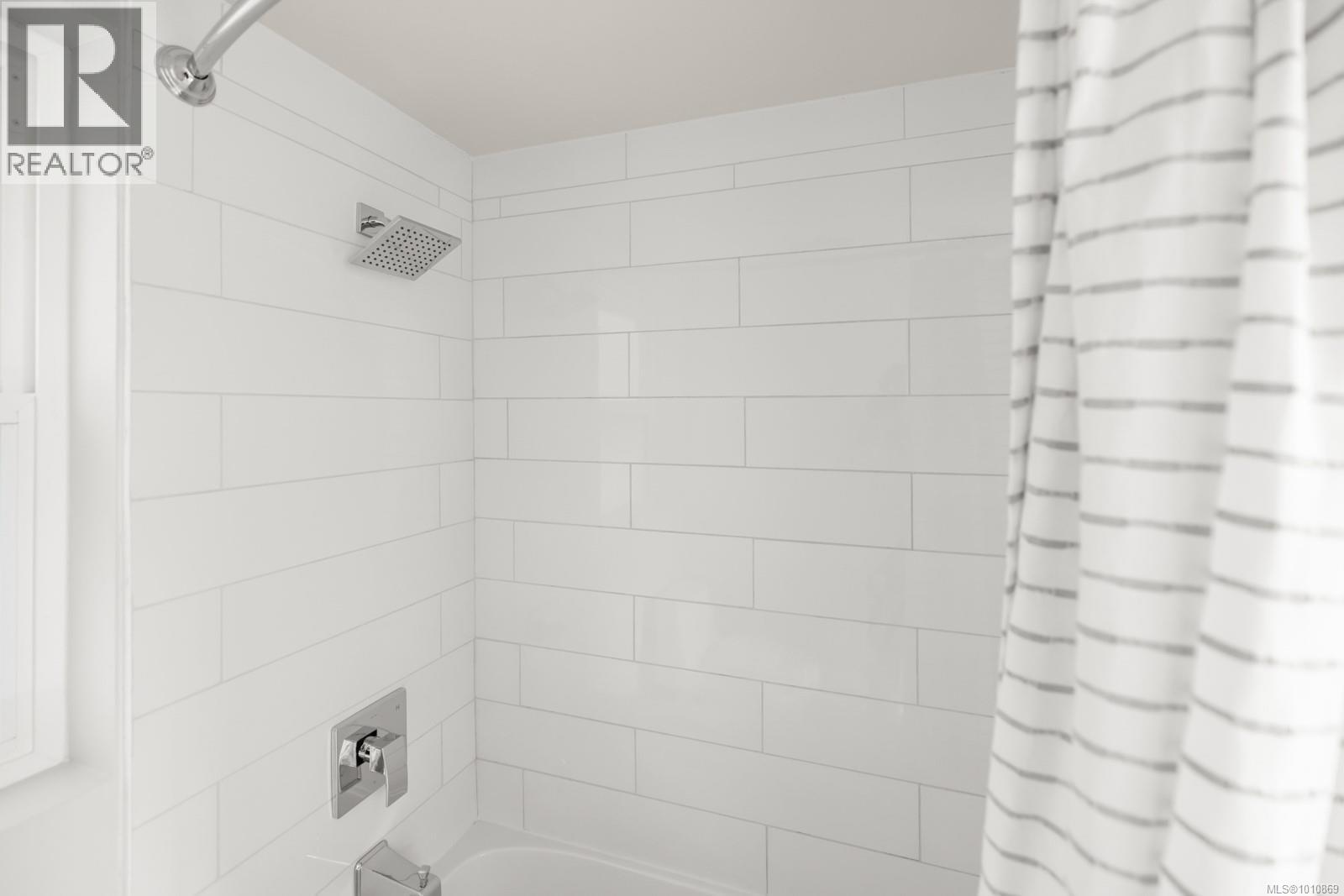 Photo 33 of 969 Sunnywood Crt, Saanich BC