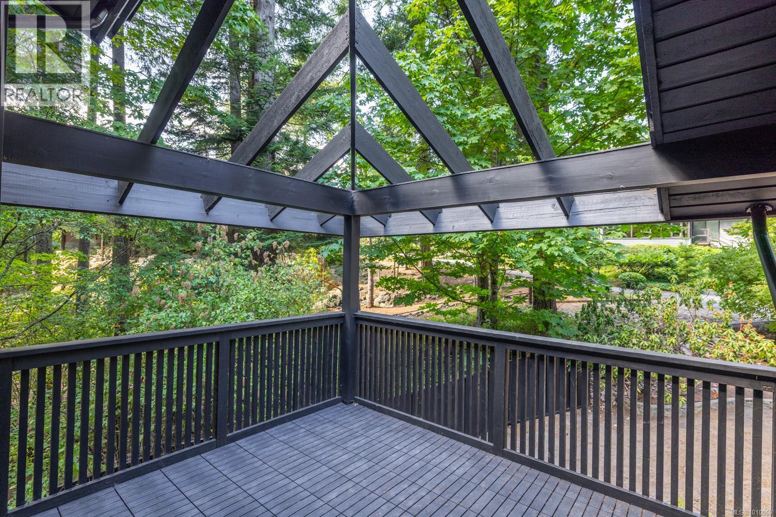 Photo 35 of 969 Sunnywood Crt, Saanich BC