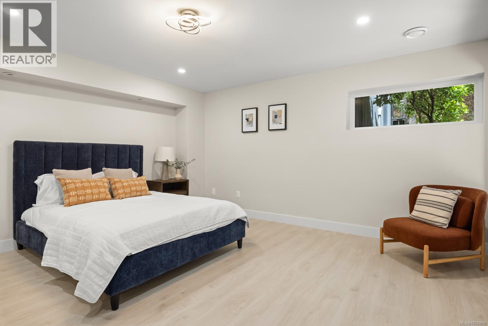 Photo 29 of 969 Sunnywood Crt, Saanich BC