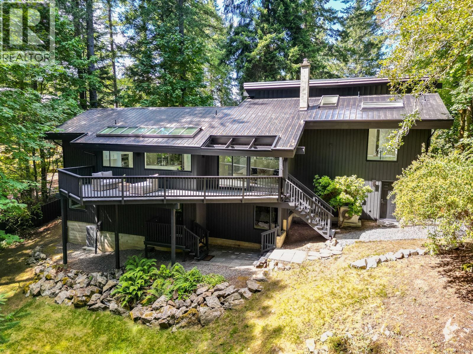 Photo 38 of 969 Sunnywood Crt, Saanich BC
