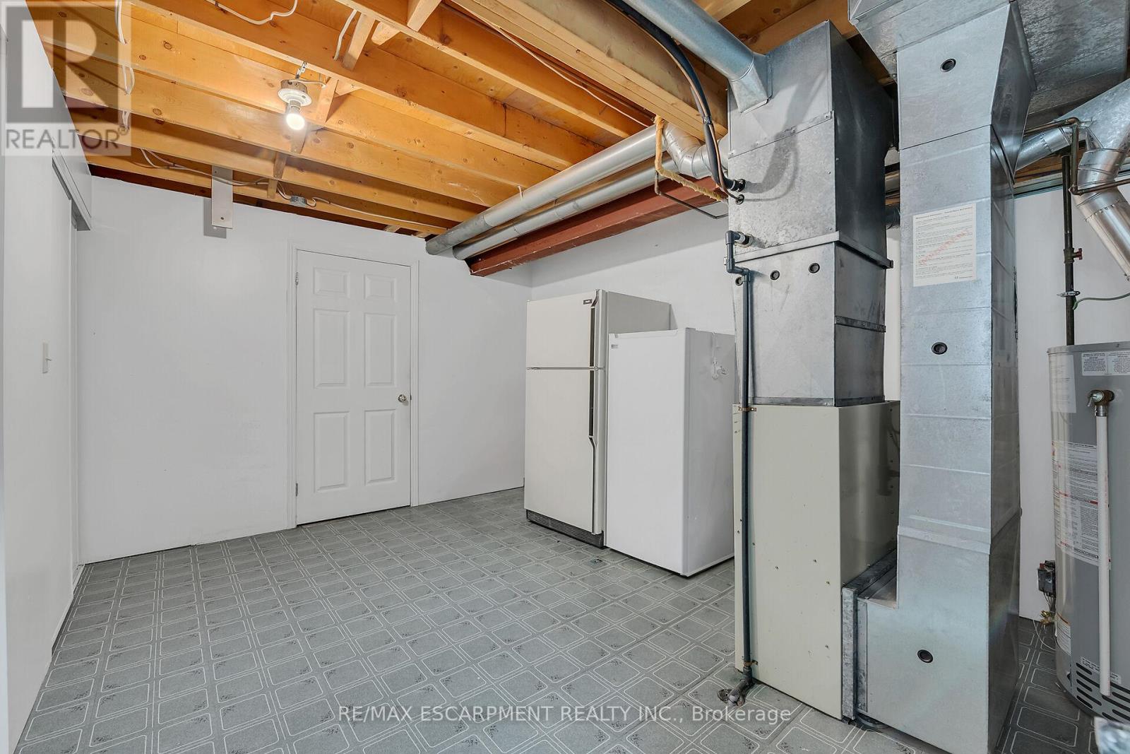 Photo 4 of 4473 Christopher Court, Lincoln ON