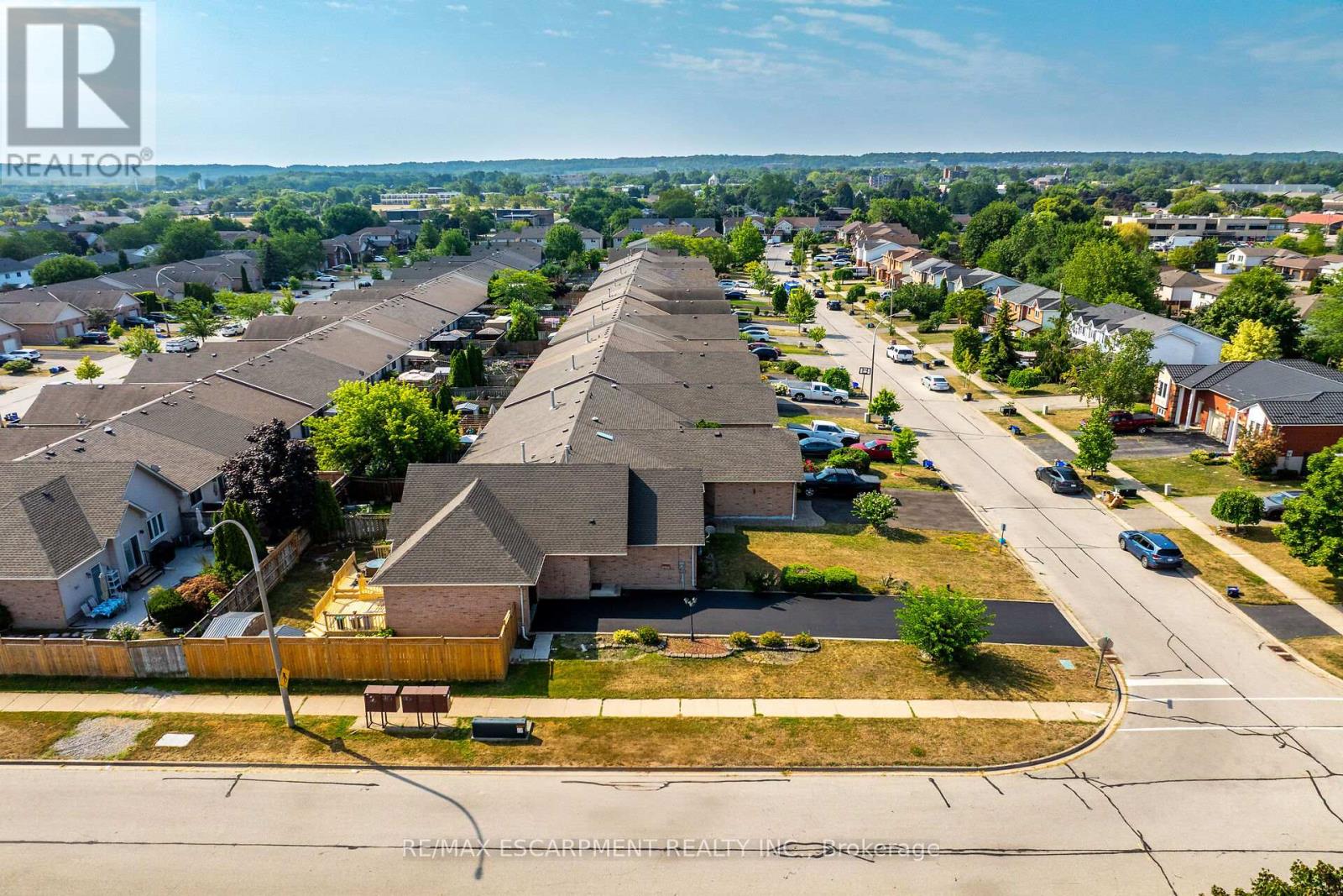 Photo 3 of 4473 Christopher Court, Lincoln ON