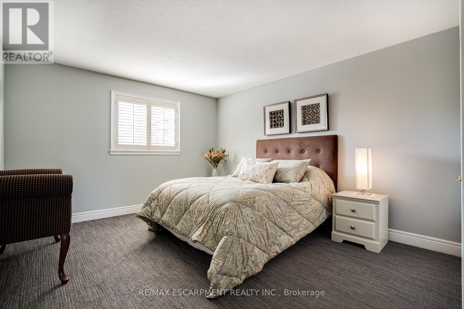 Photo 4 of 148 Foxridge Drive, Hamilton ON