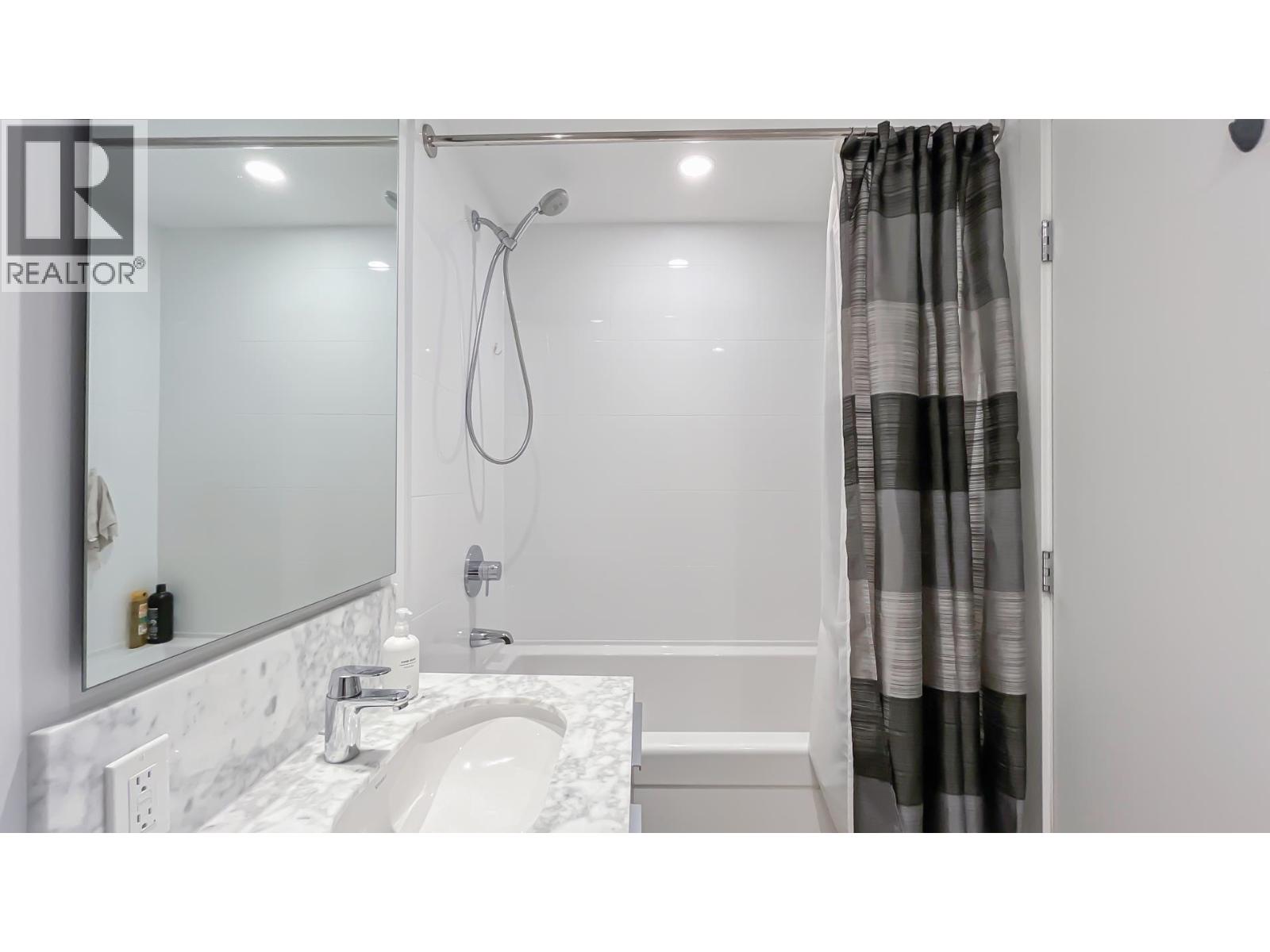 Photo 15 of 1302 5233 Gilbert Road, Richmond BC