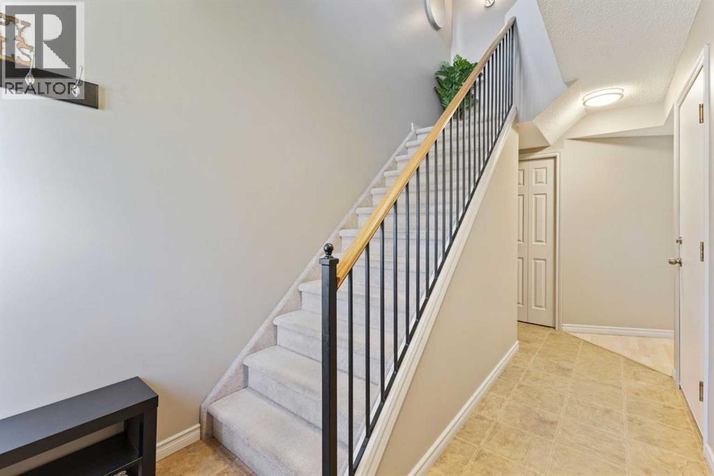 Photo 17 of 60 Country Hills Villas Nw, Calgary AB