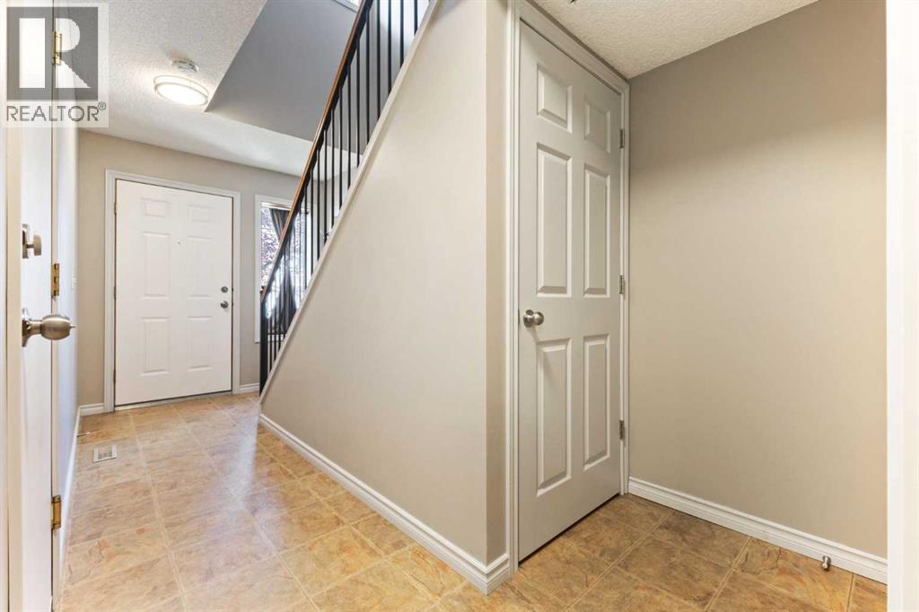 Photo 8 of 60 Country Hills Villas Nw, Calgary AB