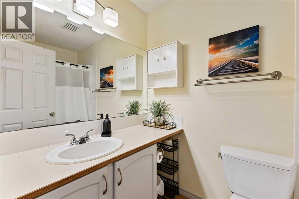 Photo 10 of 60 Country Hills Villas Nw, Calgary AB