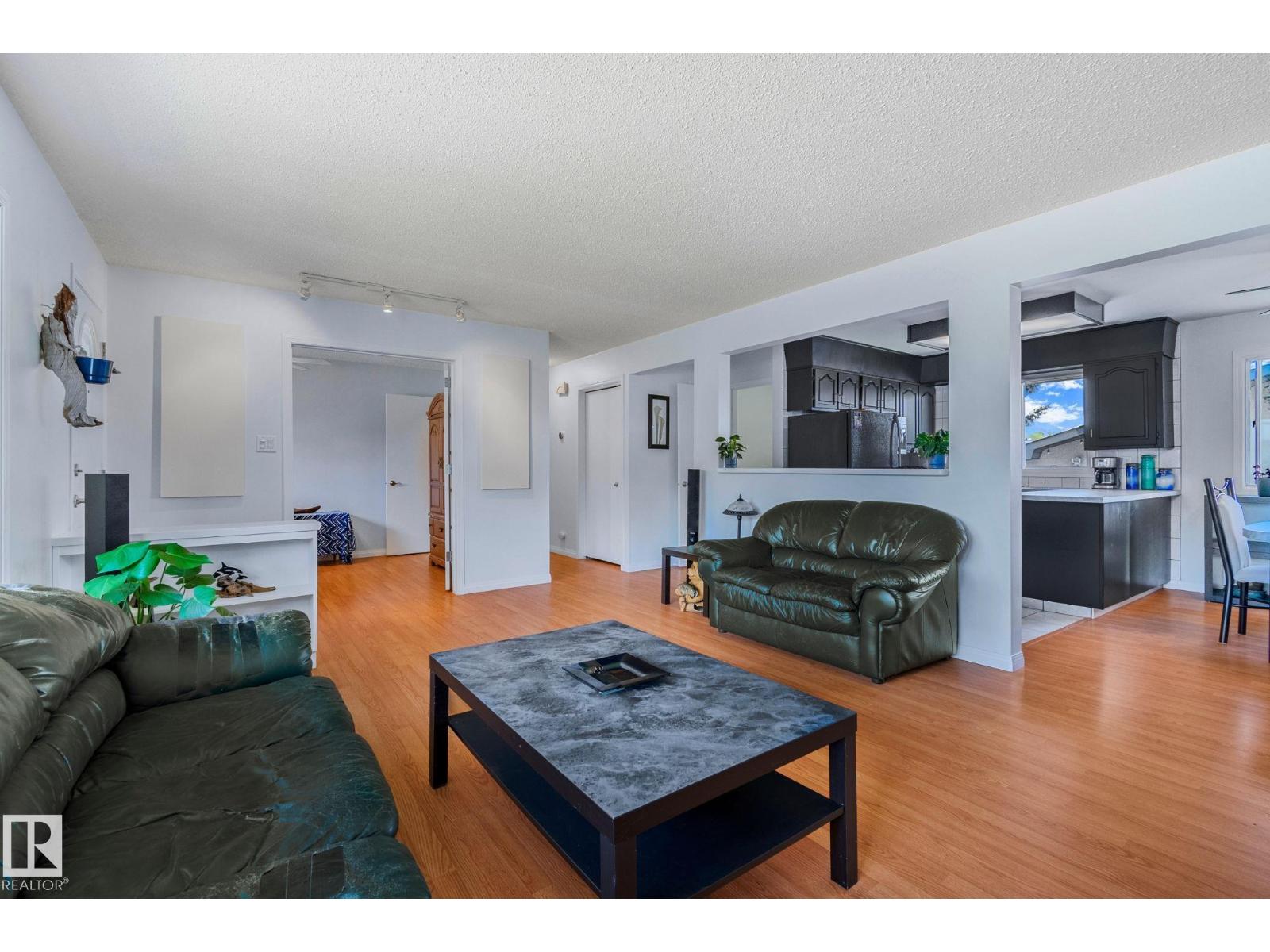 Photo 6 of 14815 96 St Nw, Edmonton AB