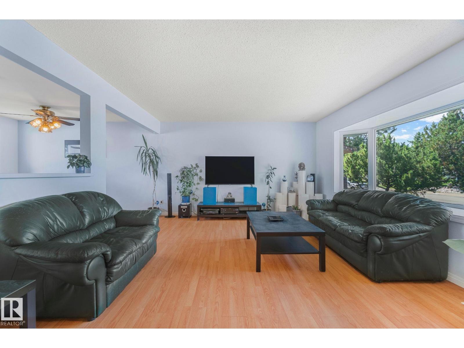 Photo 5 of 14815 96 St Nw, Edmonton AB