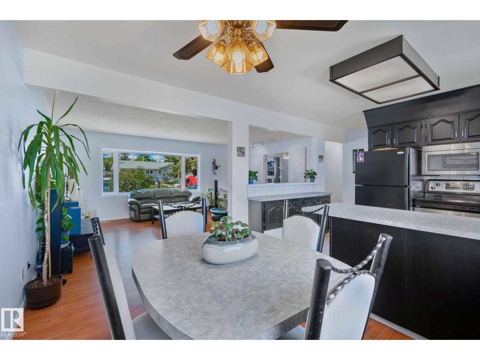 Photo 8 of 14815 96 St Nw, Edmonton AB