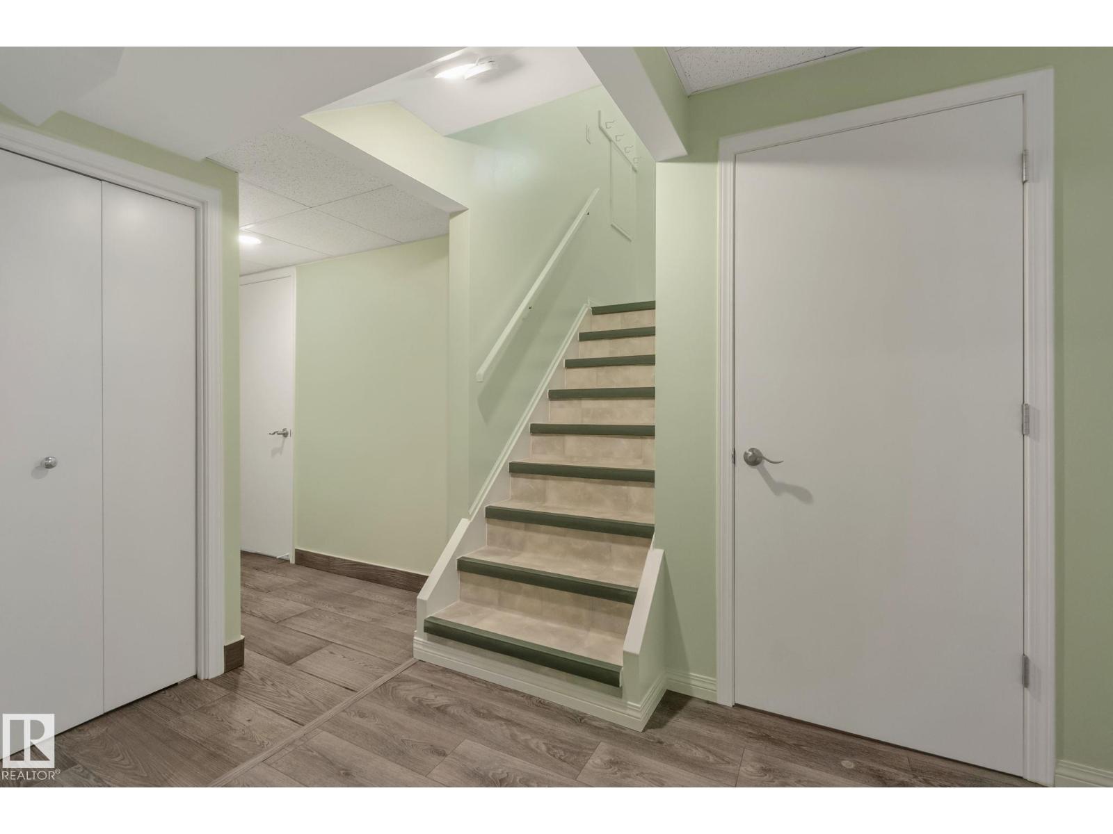 Photo 18 of 14815 96 St Nw, Edmonton AB